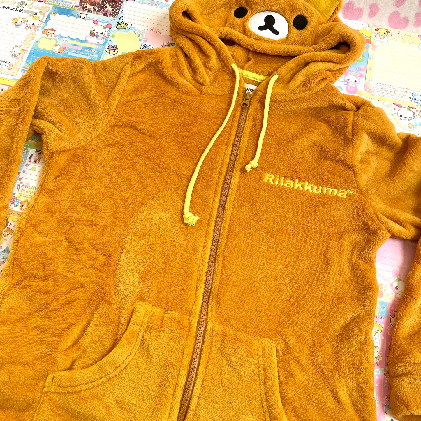 A set of 2 Rilakkuma M Fluffy Roomwear and a Drawstring Bag