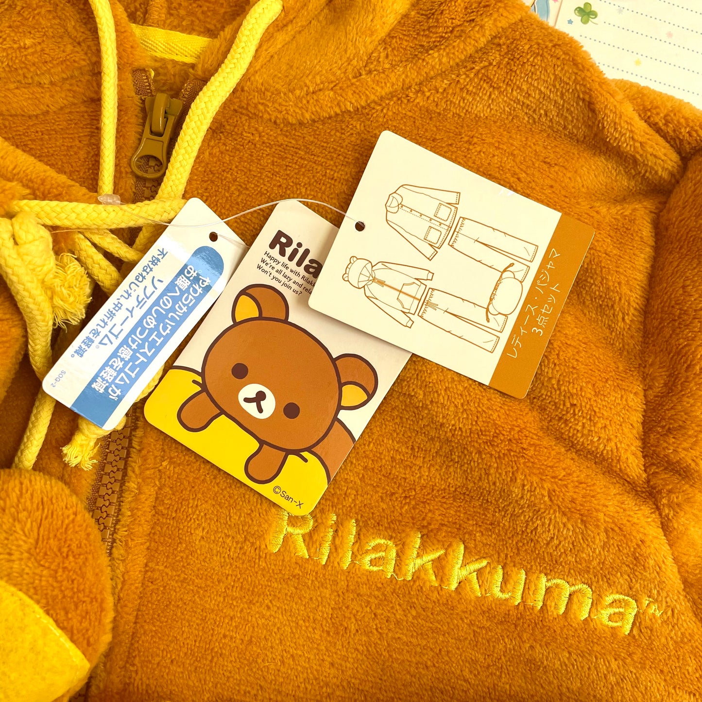 A set of 2 Rilakkuma M Fluffy Roomwear and a Drawstring Bag